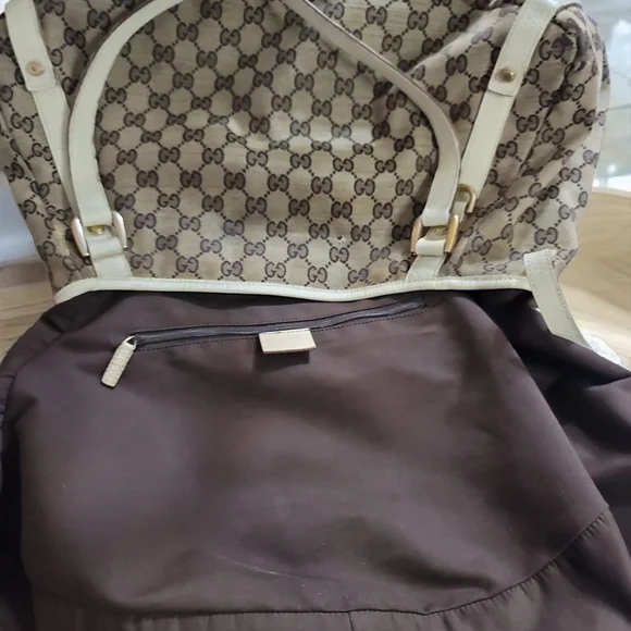 GUCCI GG Canvas Abbey Tote In PRELOVED CONDITION LEATHER HAS BEEN RETOUCHED - Picture 15 of 16